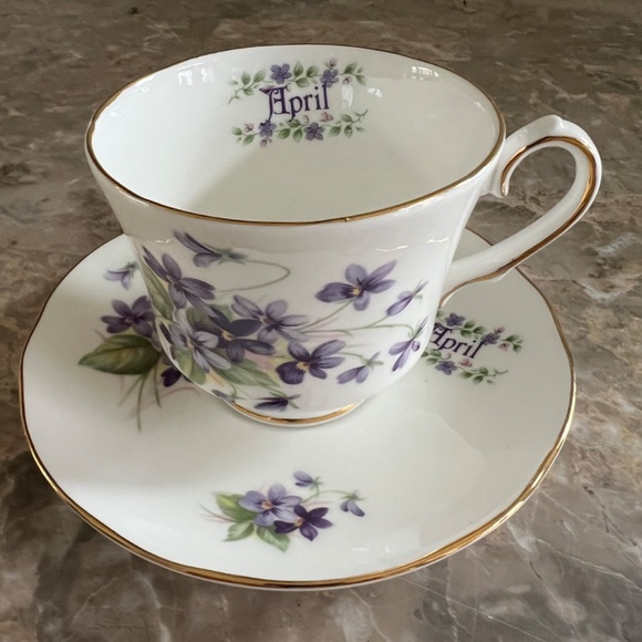 Vintage Duchess 'April' Cup & Saucer - Picture 3 of 12